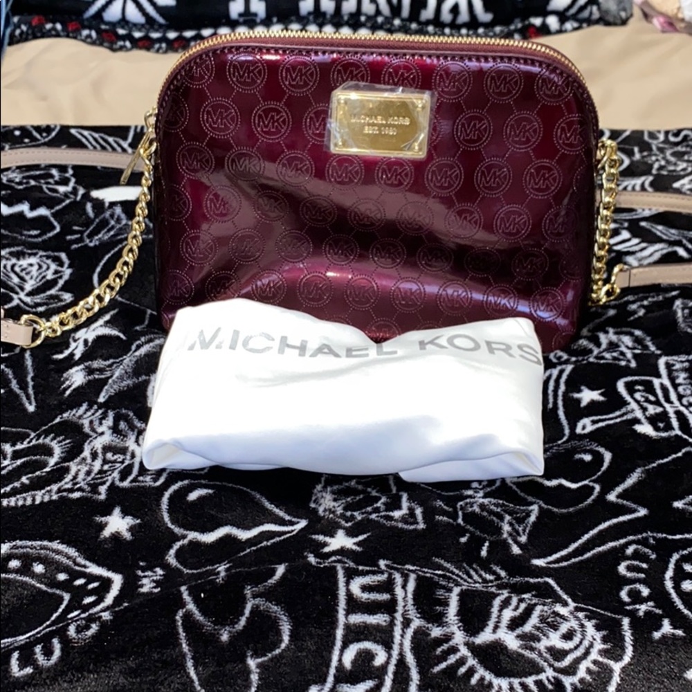 Sold ❣️ NWOT Michael Kors Cindy Large Dome Crossbody